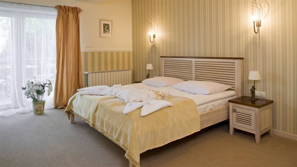 Afrodyta Spa & Wellness Resort Ośno Lubuskie Exteriör bild